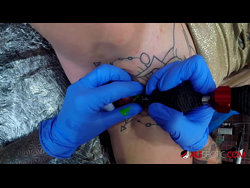❤️ Sully Savage, hottie estremamente tatuata, hà fattu un tatuatu nantu à u clitoris Porno anale à noi % co.assay-define-smartlink.ru% ️❤
